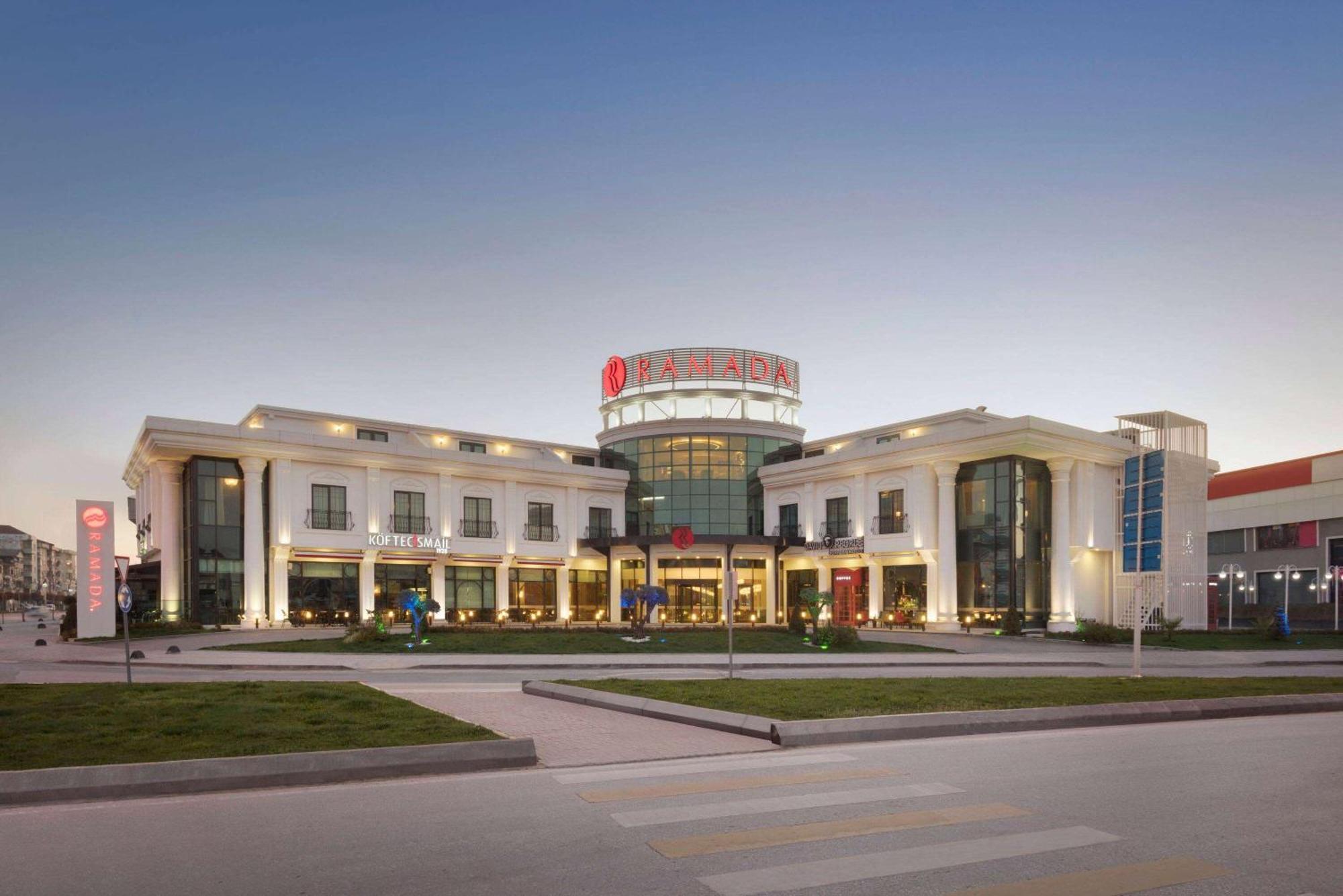 Ramada By Wyndham Sakarya Hotel Eksteriør bilde